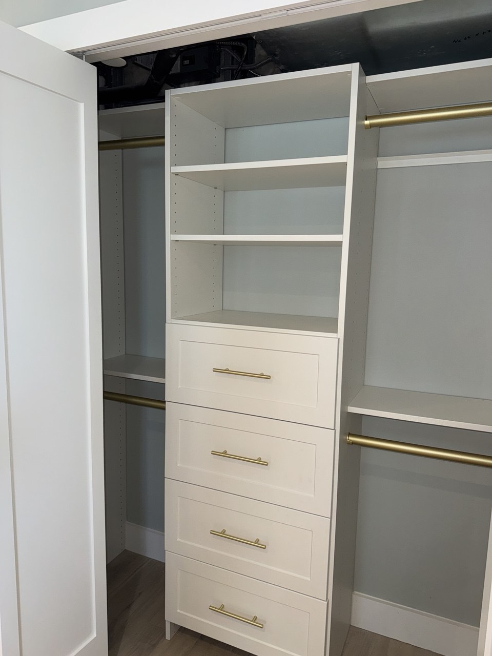 Reach-In Closet 9